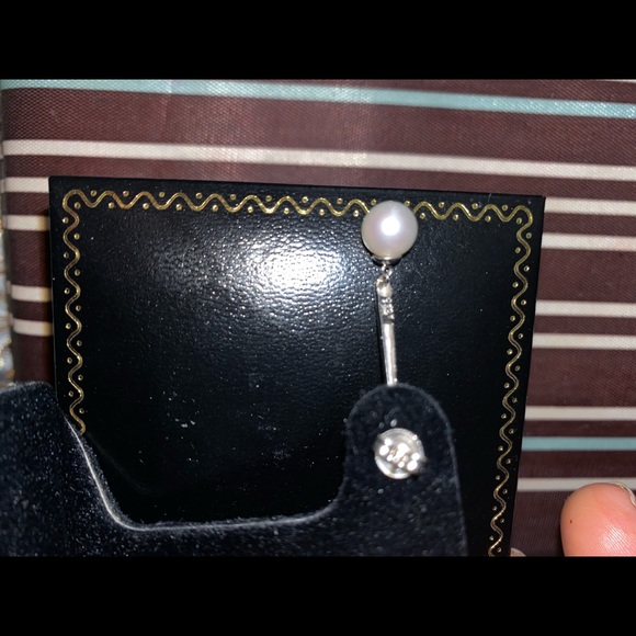 14 K white gold dangle pearl earrings - Picture 4 of 6